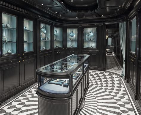 Gucci debuts fine jewellery line, opens first fine .